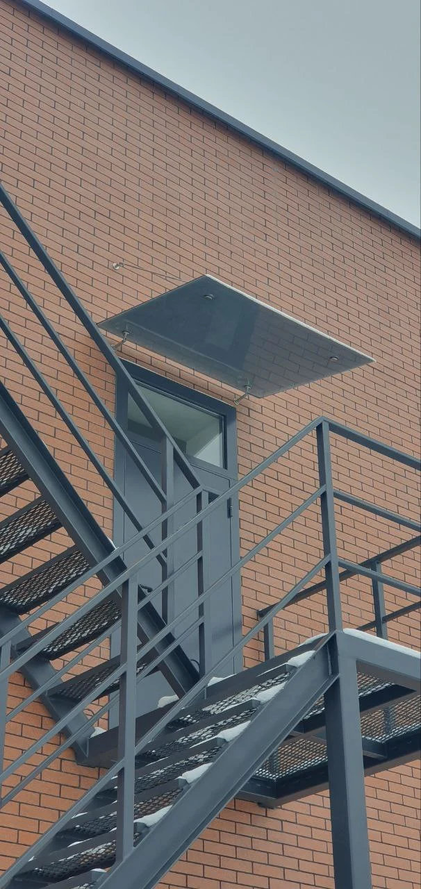 Лестницы из металла и стекла, изготовление на заказ в Минске и области — фото готовых проектов от ООО ТриАТехнолоджи