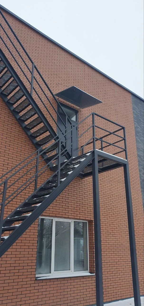 Лестницы из металла и стекла, изготовление на заказ в Минске и области — фото готовых проектов от ООО ТриАТехнолоджи