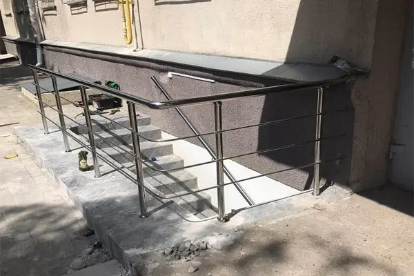 Ограждения и поручни из металла, стекла и комбинированных материалов — примеры выполненных работ в Минске и области от ООО ТриАТехнолоджи