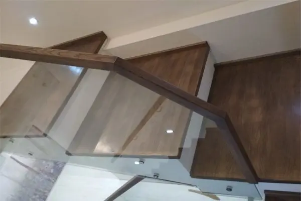 Ограждения и поручни из металла, стекла и комбинированных материалов — примеры выполненных работ в Минске и области от ООО ТриАТехнолоджи