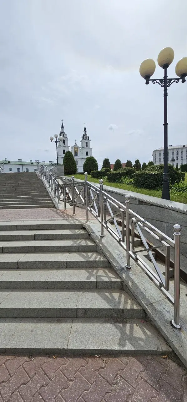 Ограждения и поручни из металла, стекла и комбинированных материалов — примеры выполненных работ в Минске и области от ООО ТриАТехнолоджи