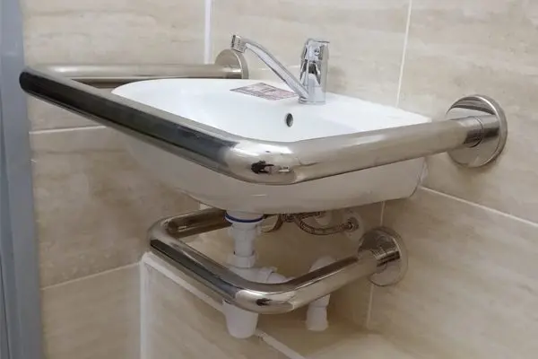 Ограждения и поручни из металла, стекла и комбинированных материалов — примеры выполненных работ в Минске и области от ООО ТриАТехнолоджи