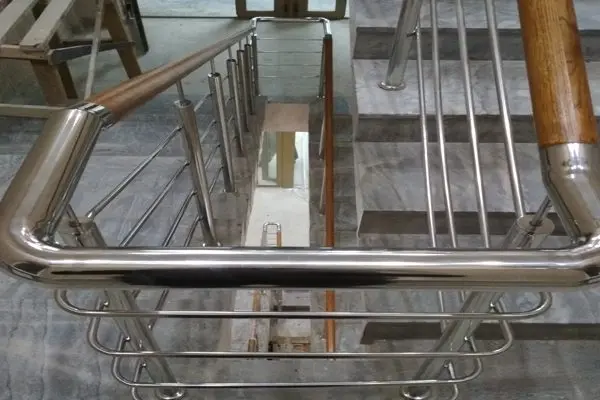 Ограждения и поручни из металла, стекла и комбинированных материалов — примеры выполненных работ в Минске и области от ООО ТриАТехнолоджи