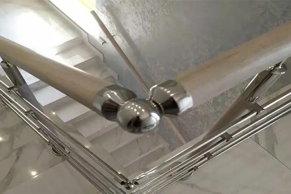 Ограждения и поручни из металла, стекла и комбинированных материалов — примеры выполненных работ в Минске и области от ООО ТриАТехнолоджи