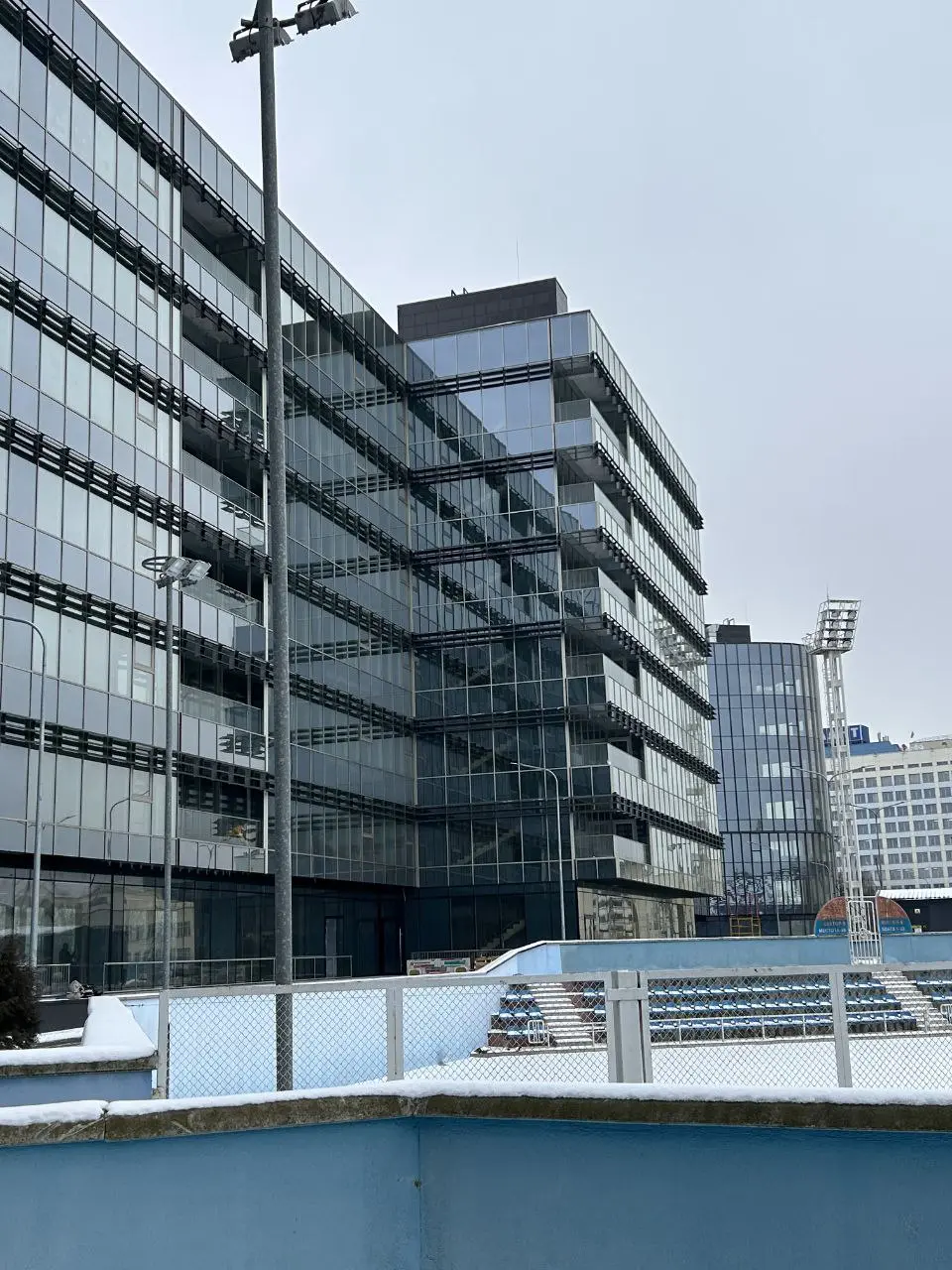 Ограждения и поручни из металла, стекла и комбинированных материалов — примеры выполненных работ в Минске и области от ООО ТриАТехнолоджи