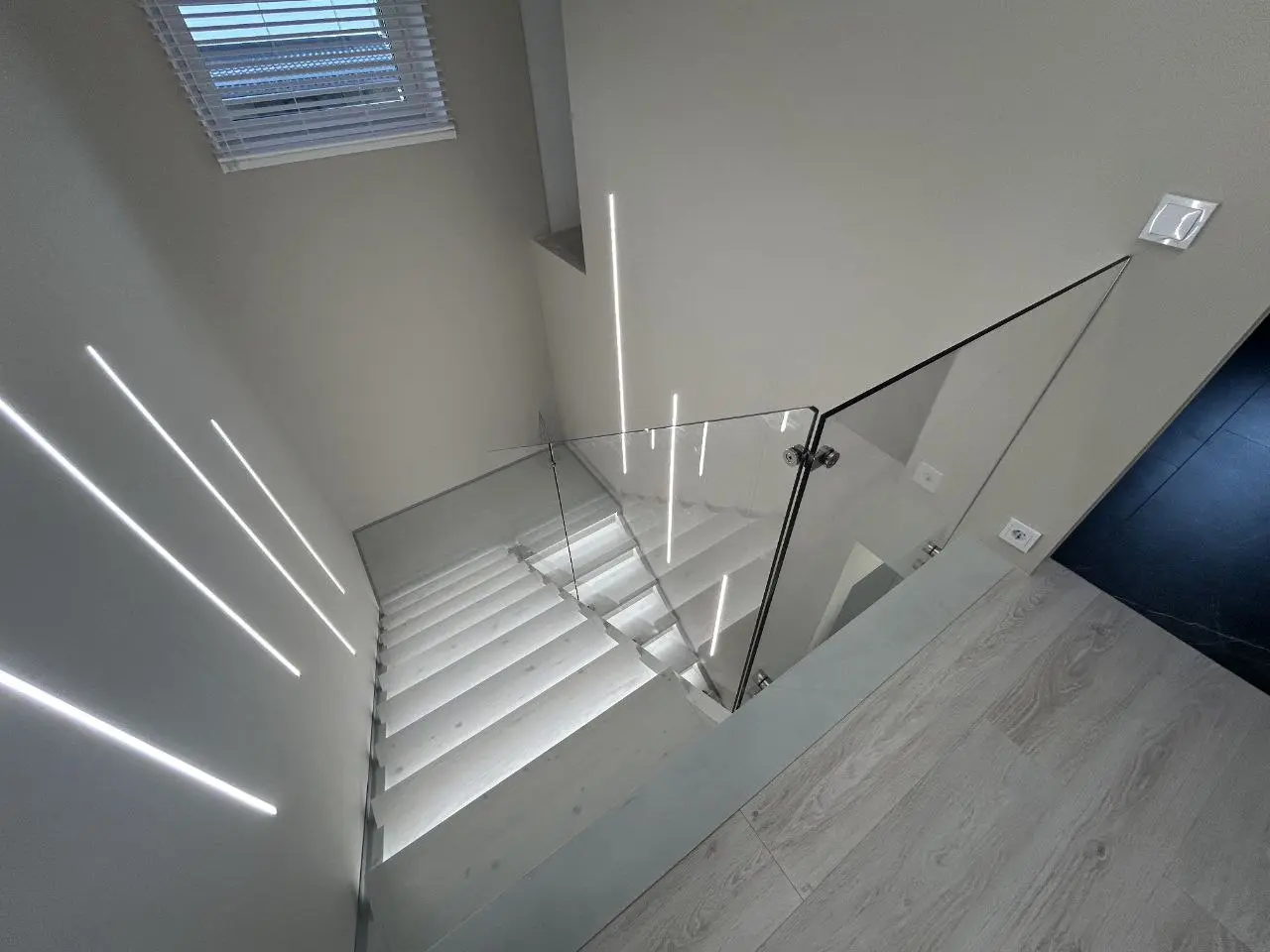 Ограждения и поручни из металла, стекла и комбинированных материалов — примеры выполненных работ в Минске и области от ООО ТриАТехнолоджи