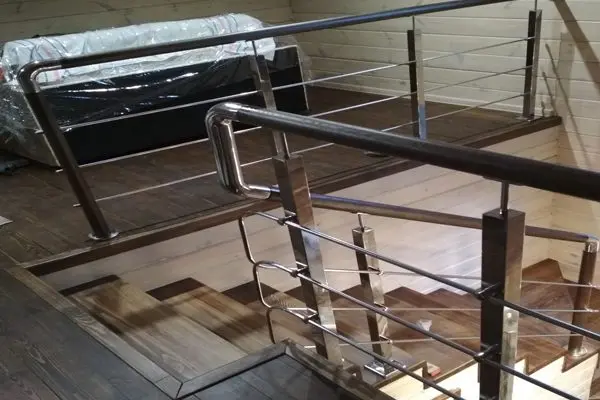 Ограждения и поручни из металла, стекла и комбинированных материалов — примеры выполненных работ в Минске и области от ООО ТриАТехнолоджи