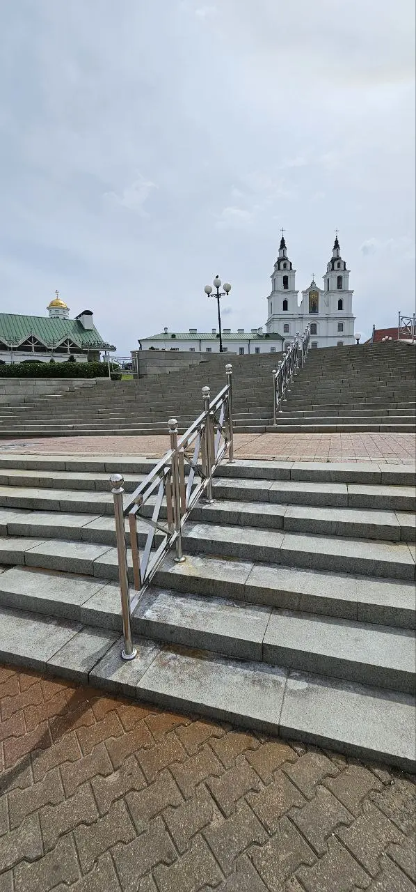 Ограждения и поручни из металла, стекла и комбинированных материалов — примеры выполненных работ в Минске и области от ООО ТриАТехнолоджи