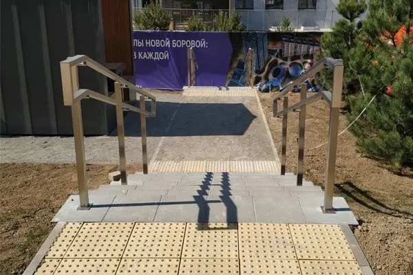 Ограждения и поручни из металла, стекла и комбинированных материалов — примеры выполненных работ в Минске и области от ООО ТриАТехнолоджи