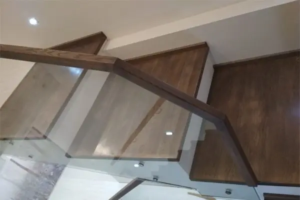 Ограждения и поручни из металла, стекла и комбинированных материалов — примеры выполненных работ в Минске и области от ООО ТриАТехнолоджи