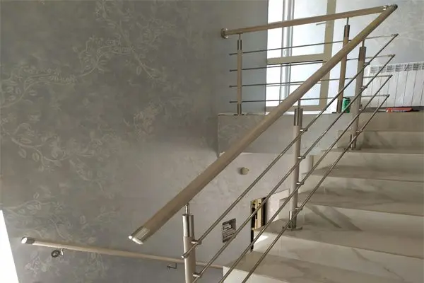 Ограждения и поручни из металла, стекла и комбинированных материалов — примеры выполненных работ в Минске и области от ООО ТриАТехнолоджи