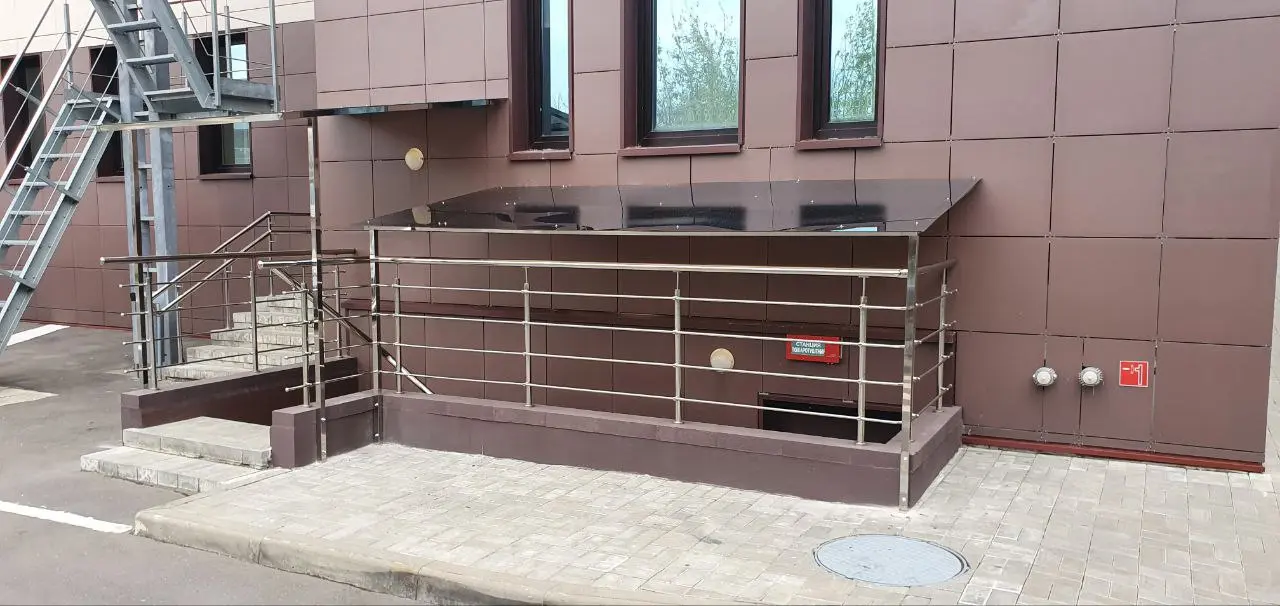 Ограждения и поручни из металла, стекла и комбинированных материалов — примеры выполненных работ в Минске и области от ООО ТриАТехнолоджи