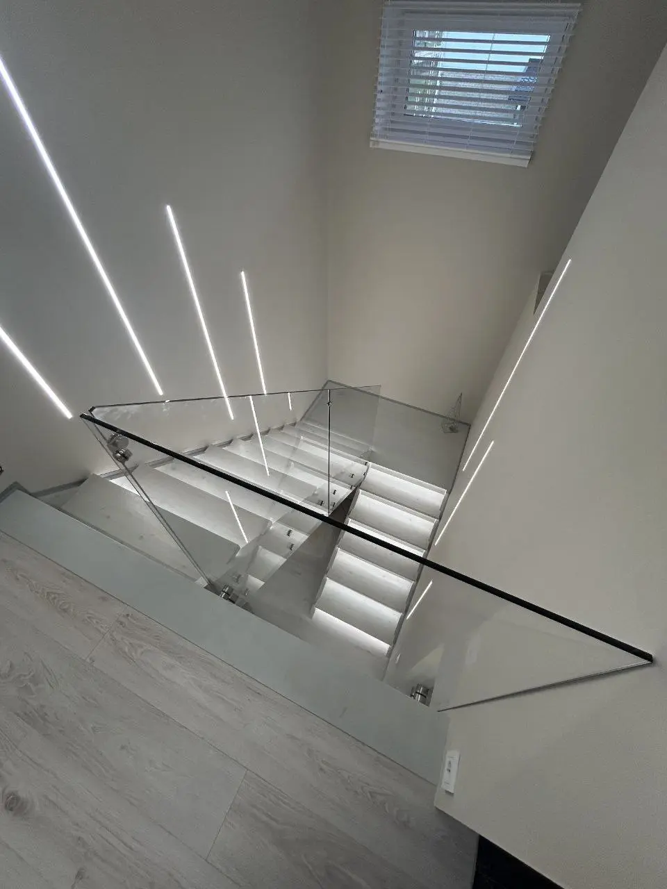 Ограждения и поручни из металла, стекла и комбинированных материалов — примеры выполненных работ в Минске и области от ООО ТриАТехнолоджи