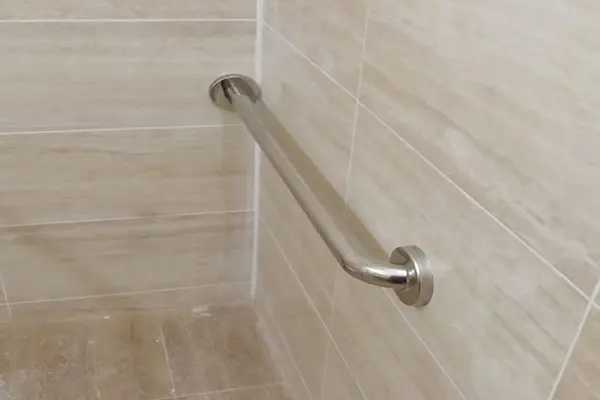 Ограждения и поручни из металла, стекла и комбинированных материалов — примеры выполненных работ в Минске и области от ООО ТриАТехнолоджи