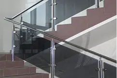 Комбинированные лестничные ограждения — металл, стекло, дерево